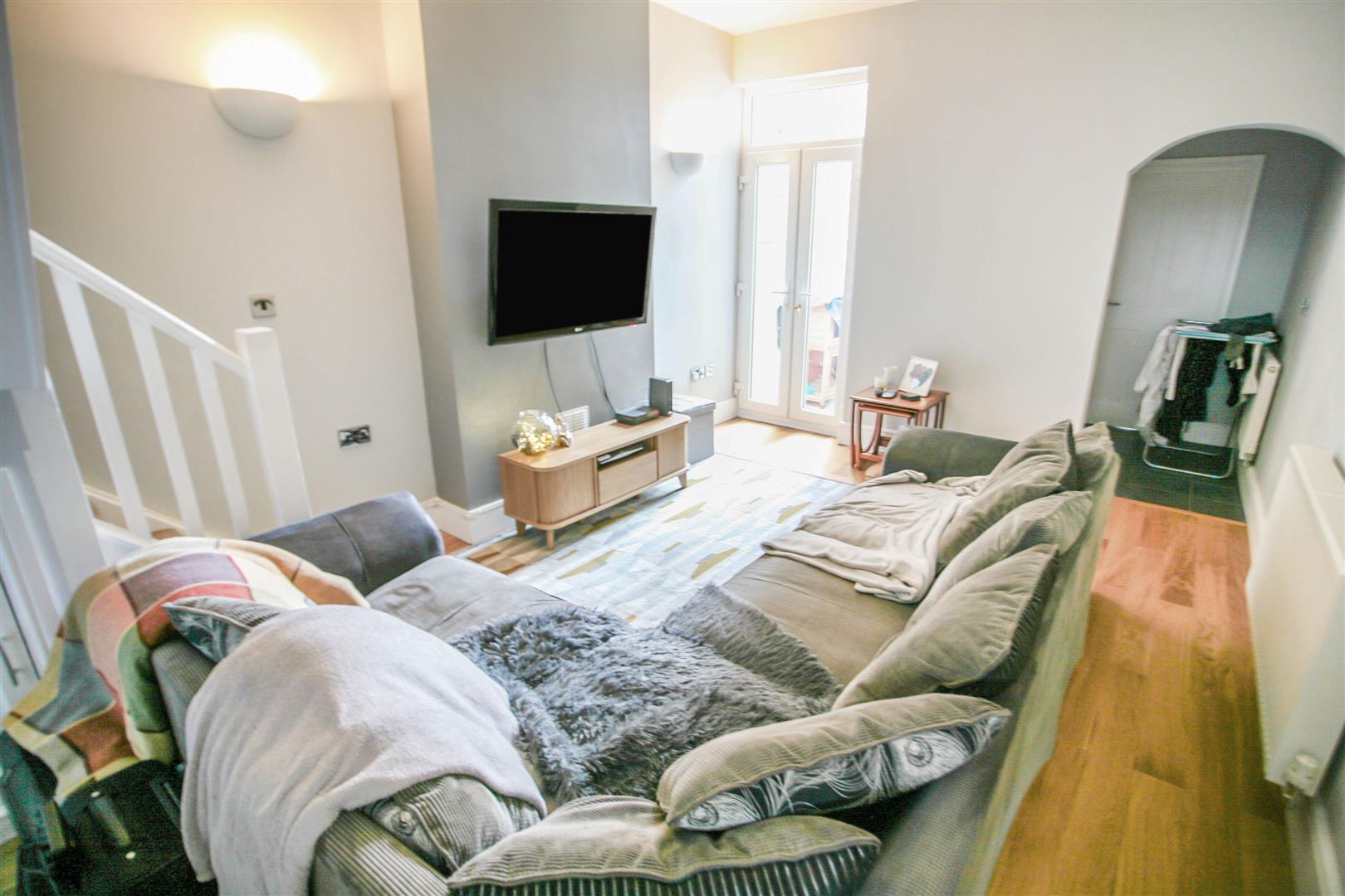 SPACIOUS LOUNGE